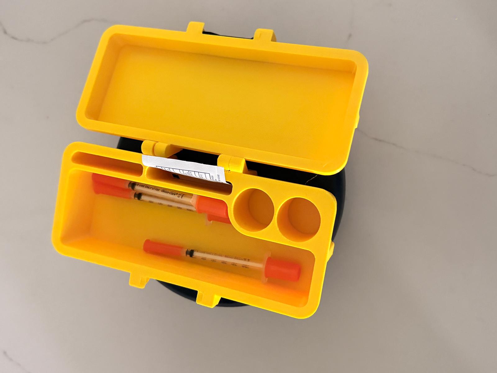 3d printed vial organizer case | 10ml & 3ml vial storage with adapters | snap-lock | alcohol pad compartment